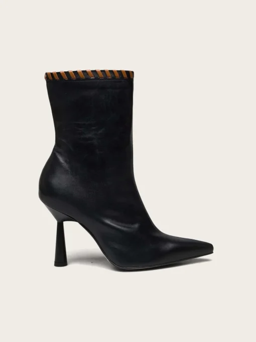 Leo Leather - Black