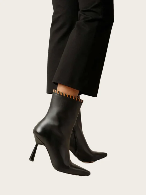 Leo Leather - Black